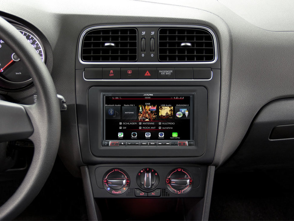 Alpine iLX-702D �������� �����-������� � Apple CarPlay � Android Auto ���� � ��������-�������� INCAR