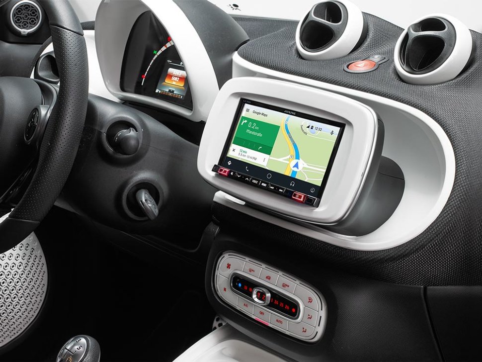 Alpine iLX-702D �������� �����-������� � Apple CarPlay � Android Auto ���� � ��������-�������� INCAR